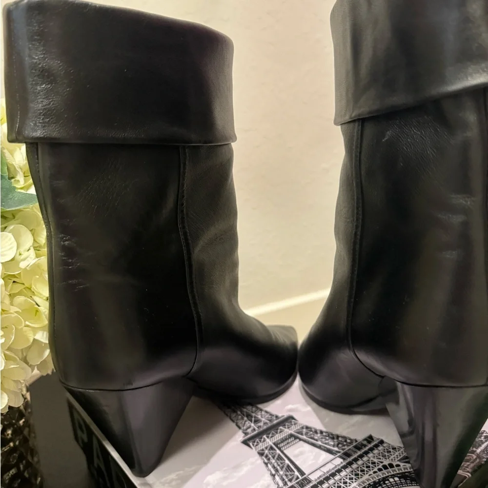 Yves Saint Laurent Black Pointed-Toe Folded-Cuff Leather Ankle Boots